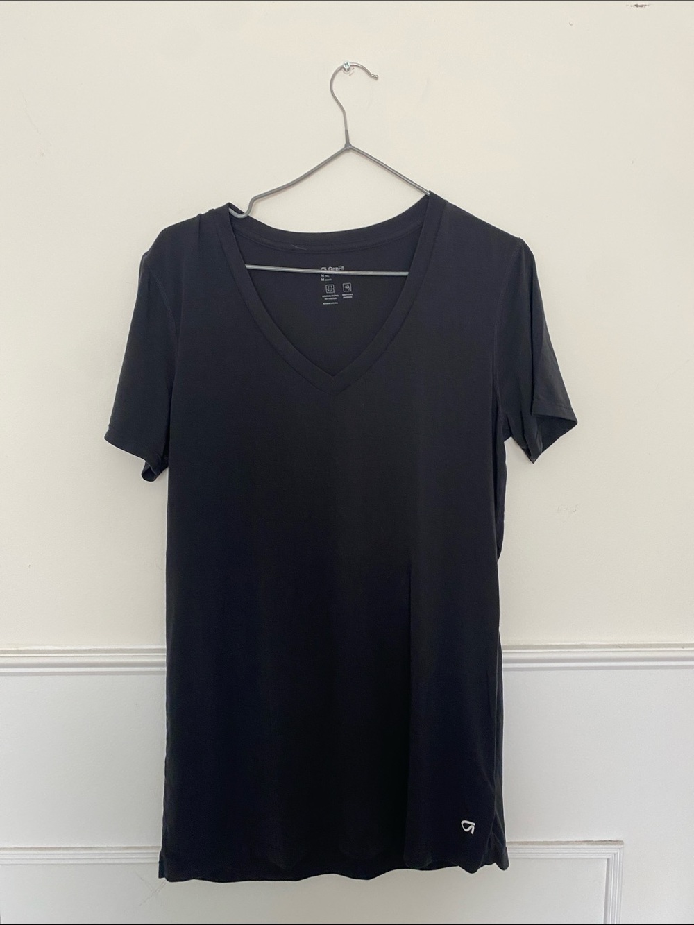 GAP Black V-Neck Short Sleeve Tee